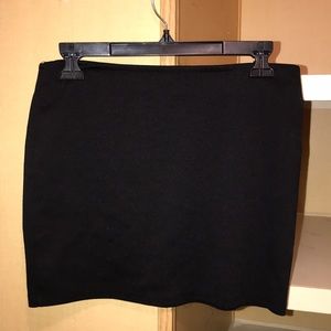 Black fitting skirt